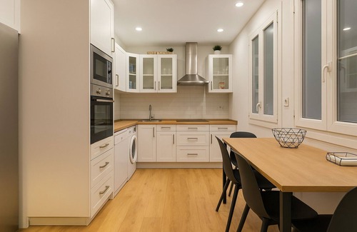 Indautxu Apartment | Spacious apartment in the city center