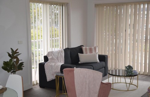 St Kilda Apartment | Spacious apartment in the heart of St Kilda with parking