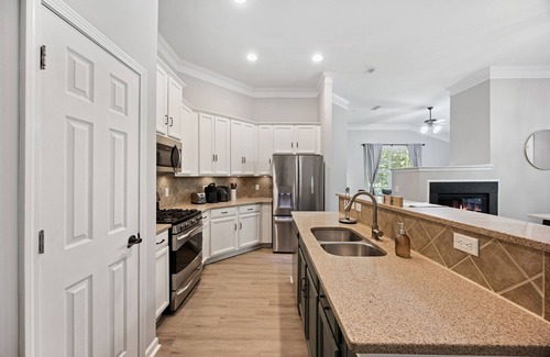 Cumberland Condo | Spacious Atlanta Relocation Home, Pet Friendly