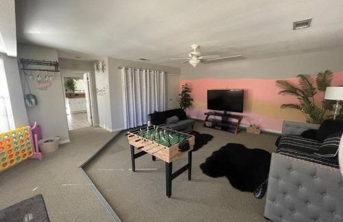 Manchaca House | Spacious Austin Retreat for Families & Groups