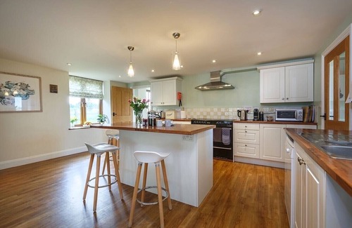 Aldborough House | Spacious barn in North Norfolk; perfect for friends and families, with hot tub