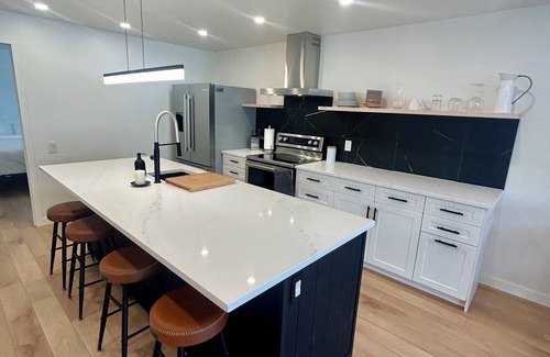 Turner Valley House | Spacious Basement Suite w/Hot Tub. Explore Diamond Valley!