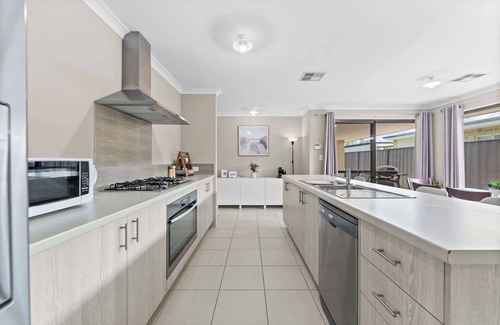 Dawesville House | Spacious Beach House – Family Friendly