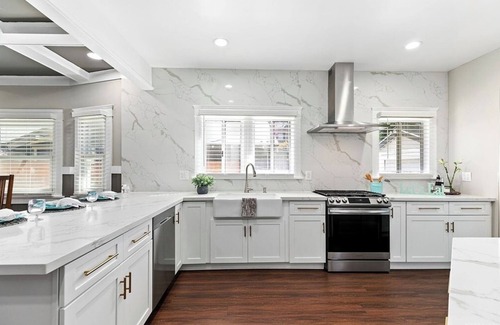 Franklin House | Spacious Beach House, Private Oasis, Family Friendly, AC+W/D, Large Backyard