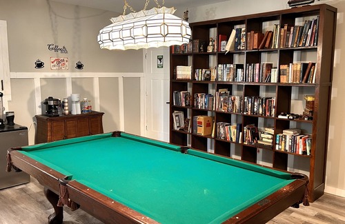 Independence House | Spacious, beautiful, fun packed basement with kitchen, bath, pool table & 85" TV