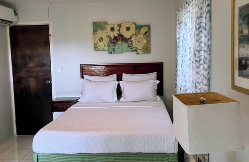 West End Hotel | Spacious boutique hotel with 12 en-suites and WiFi, AC in delightful Negril