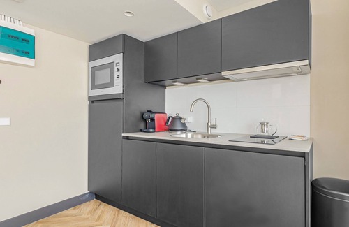 Slotervaart Apartment | Spacious boutique studio-apt near city center!