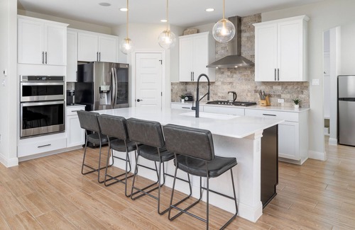 Buda House | Spacious & Bright 4 bed/2.5 bath home in South Austin! Chefs kitchen