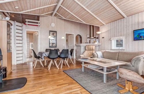 Næsby Strand House | Spacious, bright, 400m from the beach with sauna