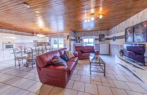 Chiny Apartment | Spacious, bright apartment with open spaces (3 épis self-catering cottage)