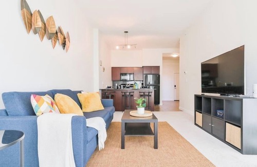 Haysboro Apartment | Spacious & Bright Condo 10 Min from DT | UG Stall