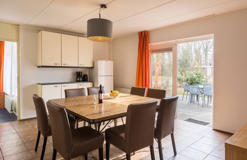 Borger House | Spacious bungalow near the Hunebedcentrum