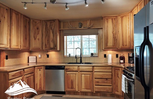 Seeley Lake House | Spacious Cabin - Close to Seeley Lake, Wi-Fi, Dogs Welcome, RV Spot