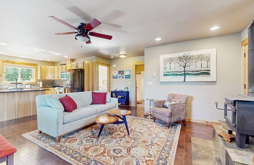 Cle Elum Cabin | Spacious cabin w/large deck, grill, w/d & great location
