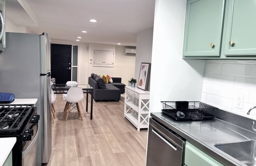 Southeast House | Spacious Capitol Hill Apartment Near Metro & Sites