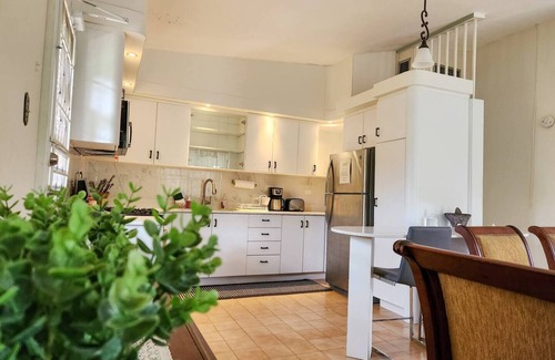 Maizales House | Spacious Casa for 7 - Pool - Country - Pet Friendly