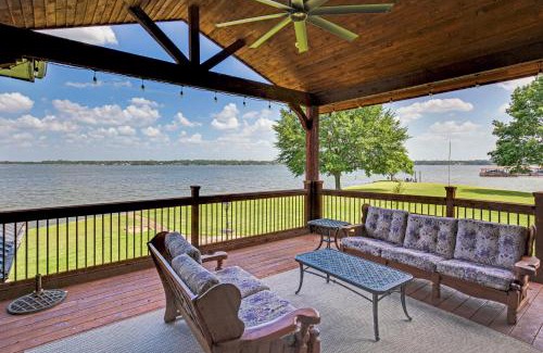 Cedar Creek Reservoir House | Spacious Cedar Creek Home with Boat Lift and Views!