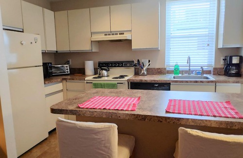 Mount Vernon Apartment | Spacious Central Condo Near Washington Monument & Hopkins Shuttle - 4 min walk