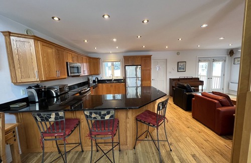 Humber Valley House | Spacious Chalet on Breathtaking Humber River