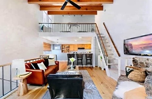 Kings Beach House | Spacious Chic Townhome with 3 Beds, Pool and Spa Access