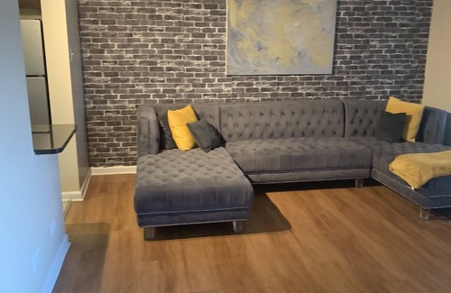 Westmont Apartment | Spacious clean full apartment 20 min from downtown chicago