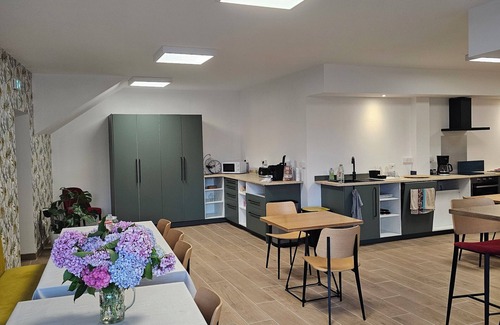 Salies-du-Salat Hotel | Spacious, comfortable accommodation on the village square in Occitanie