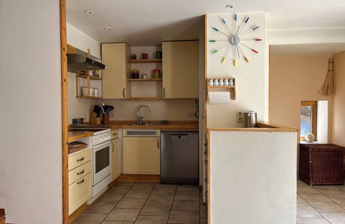 Hastiere-Lavaux House | Spacious, comfortable 4-person house Joint heated pool/fireplace, garden.