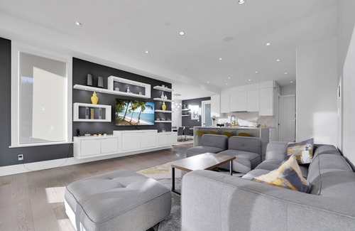 Squamish House | Spacious, comfortable family home situated in a serene location. Stunning views!
