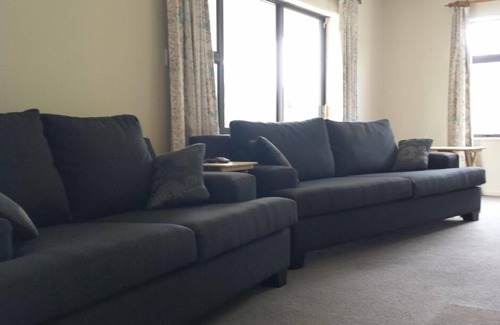 Otematata House | Spacious, comfortable holiday home by the lakes.