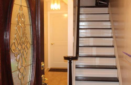 Canarsie House | Spacious Comfy Room in Cozy Classy Duplex