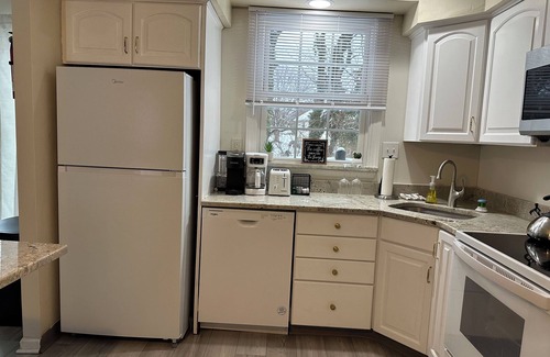 King of Prussia House | Spacious & Comfy 5/2 Home - Pet Friendly