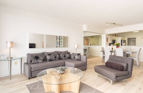 Sunny Isles Beach Condo | Spacious condo on high floor with amazing bay & city views. WIFI + Parking