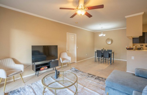 Camelback East Apartment | Spacious Condo: Pool, Gym, Balcony, Free Parking - Near Airport