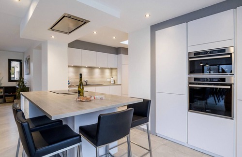La Haie-Fouassiere Cottage | Spacious cottage with garden, spa, foosball and private parking