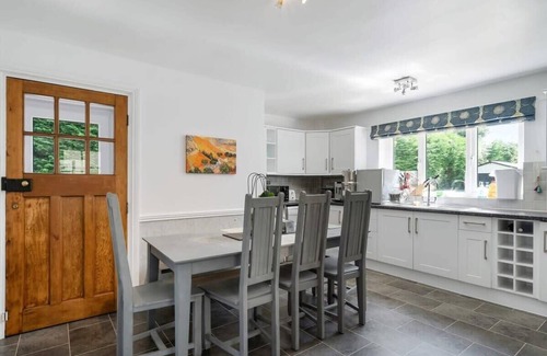 Kemerton House | Spacious Cotswolds House & Garden w/Hot Tub