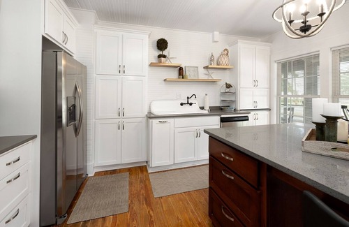 Saint Simons Island Cottage | Spacious Cottage-Wraparound Deck! One short block to beach-Walk to Pier Village!