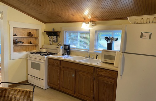 Applegate Cottage | Spacious Cottage Overlooking Lake Huron #2
