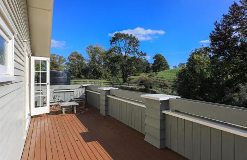 Te Kowhai House | Spacious country guest house