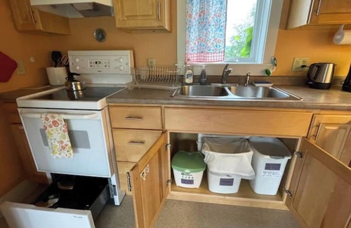 Montpelier Apartment | Spacious country retreat, close to Montpelier, close to nature. Smoke/pet free