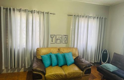 Constant Spring House | Spacious & Cozy 2 bedrooms Townhouse in gated community, excellent location in KGN8