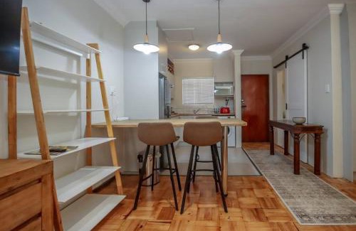 Stellenbosch Central Apartment | #Spacious Cozy Stay- Free parking