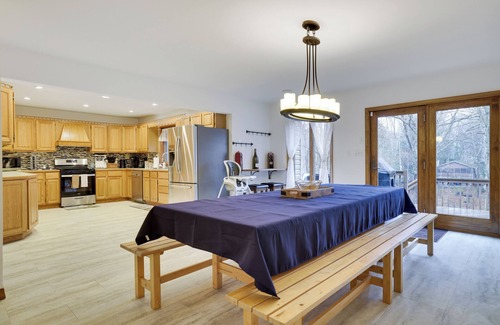 Pocono Lake House | Spacious Creek Front 6-bedroom home-Lake/Pool/Kayaks/Hot Tub/Game Rm/Fire Pit.