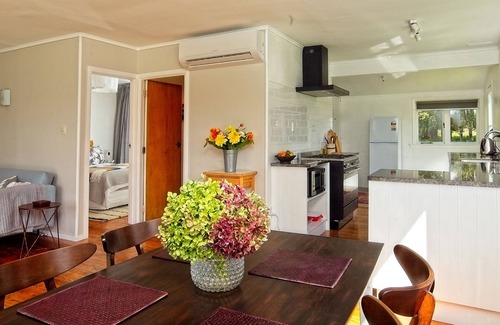 Kumeu Cottage | Spacious - Delightful - Private - Totara Cottage.