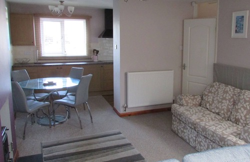 Grantham House | Spacious detached bungalow with off street parking