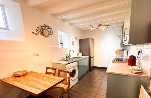 Langthwaite Cottage | Spacious detached holiday home, sleeps 7 with 2 furry friends, free WiFi, two pubs nearby.
