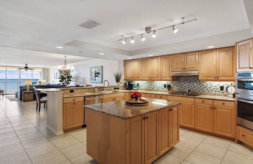Redington Beach Condo | Spacious Direct Gulf Front 3BR/3BA in Desirable La Contessa