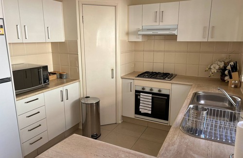 Prestons House | Spacious Double Storey 4 Bedroom/2.5 Bath House