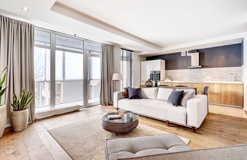 Business District Apartment | Spacious Dream Apartment with Balcony - Central City