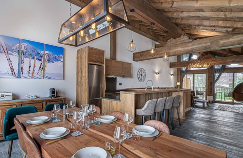 Le Praz Apartment | Spacious Duplex for 10 with Hammam, Near Slopes in Courchevel Le Praz