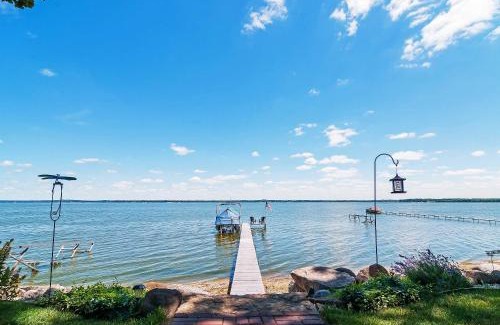 Lake Koshkonong House | Spacious Edgerton Home with Private Beach and Views!